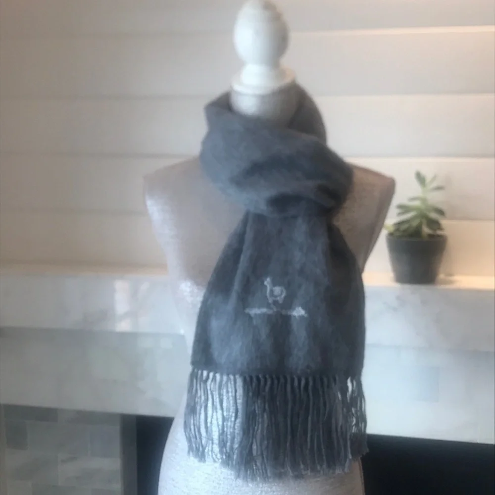 Camargo Peruvian Alpaca Blend Gray Scarf EUC